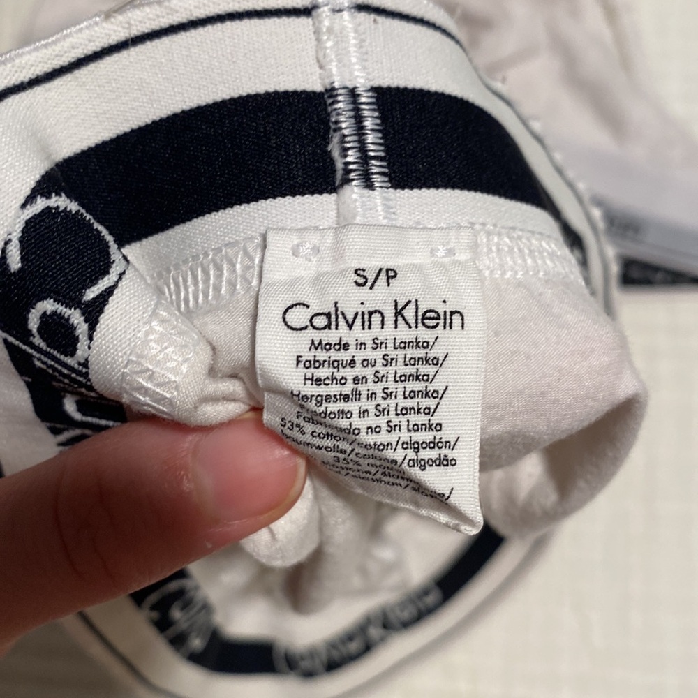 Calvin Klein Intimates Set - Picture 5 of 6
